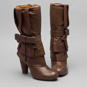 Chie Mihara Saigon Bow Boot in Groove Taupe (7.5)